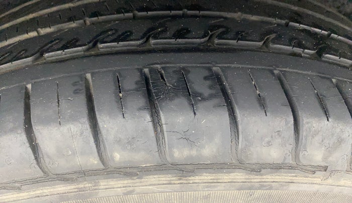 2016 Hyundai Creta  SX 1.6 Petrol , Petrol, Manual, 31,439 km, Left Rear Tyre Tread