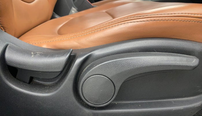 2016 Hyundai Creta  SX 1.6 Petrol , Petrol, Manual, 31,439 km, Driver Side Adjustment Panel