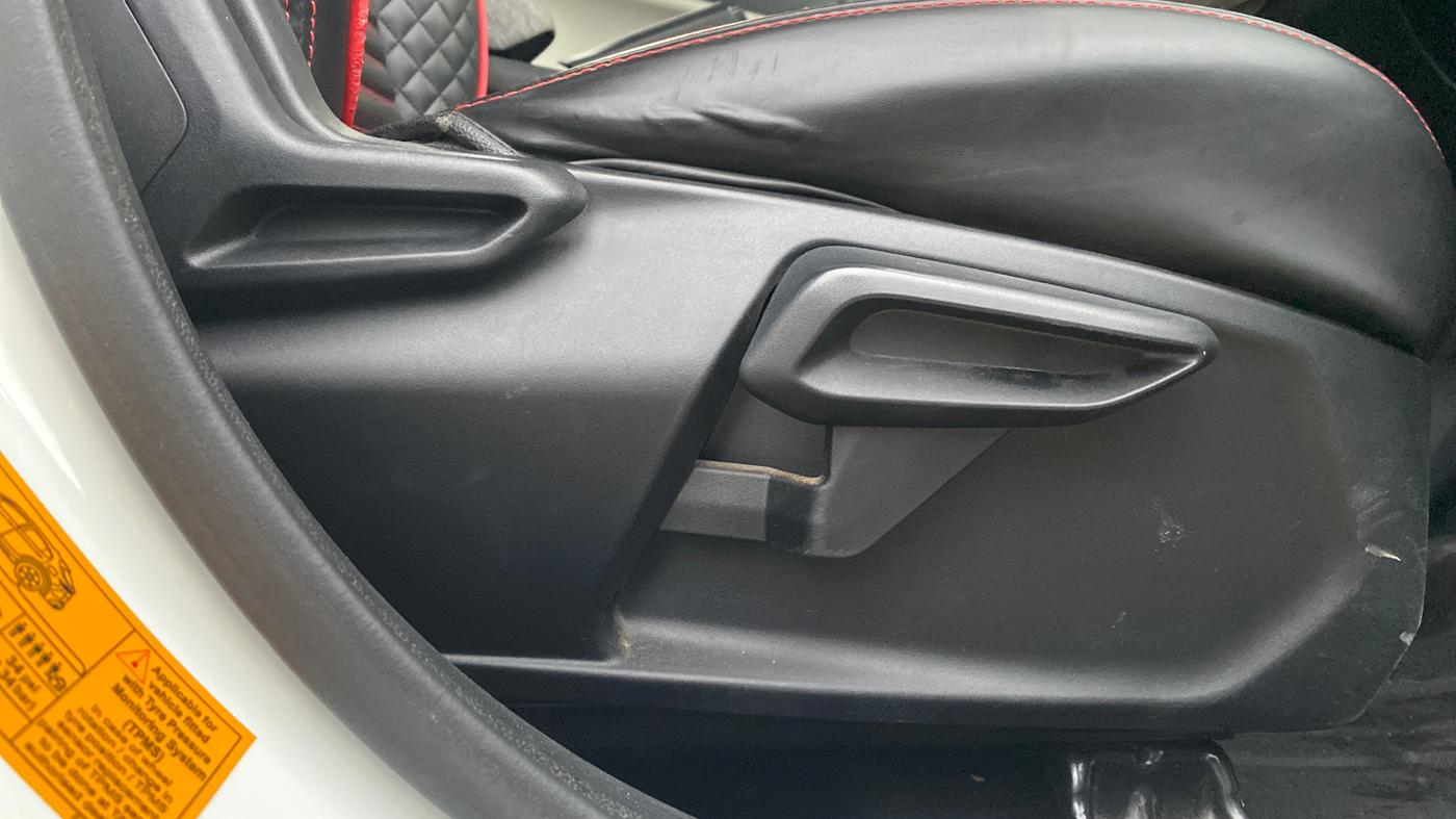 2025 Tata Curvv Pure Plus 1.2 Petrol 7DCA, Petrol, Automatic, 19,533 km, Driver Side Adjustment Panel