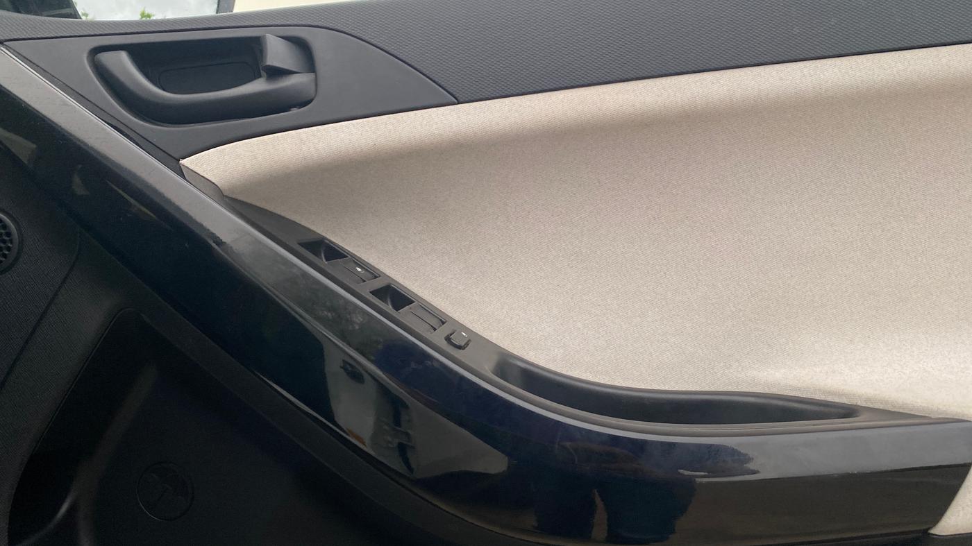 2025 Tata Curvv Pure Plus 1.2 Petrol 7DCA, Petrol, Automatic, 19,533 km, Driver Side Door Panels Control