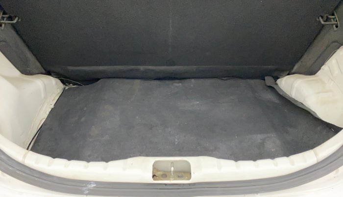 2016 Hyundai Eon ERA +, Petrol, Manual, 80,930 km, Boot Inside