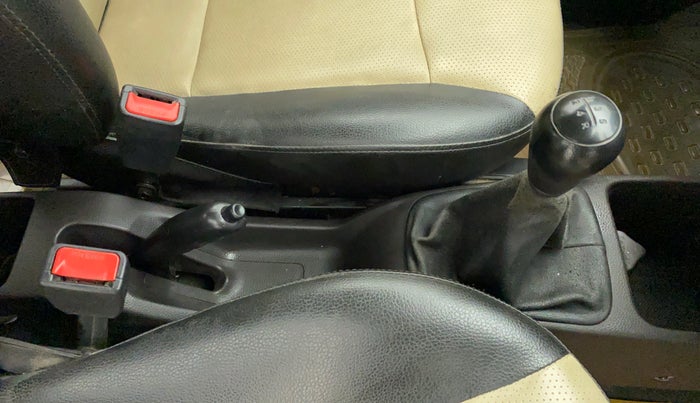 2016 Hyundai Eon ERA +, Petrol, Manual, 80,930 km, Gear Lever