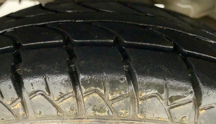 2016 Hyundai Eon ERA +, Petrol, Manual, 80,930 km, Right Rear Tyre Tread