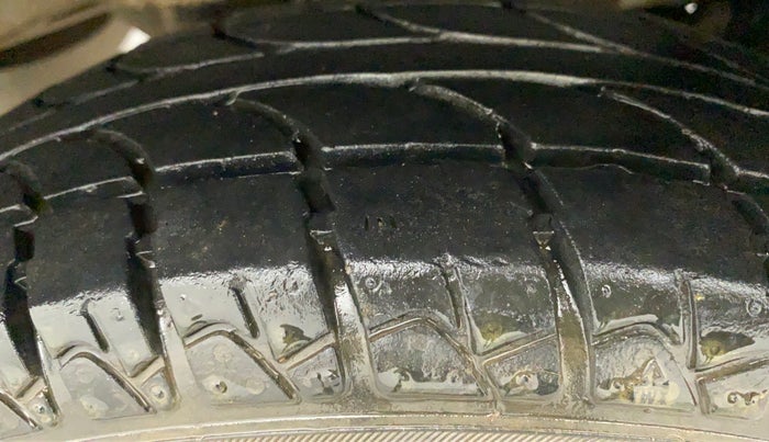 2016 Hyundai Eon ERA +, Petrol, Manual, 80,930 km, Left Rear Tyre Tread