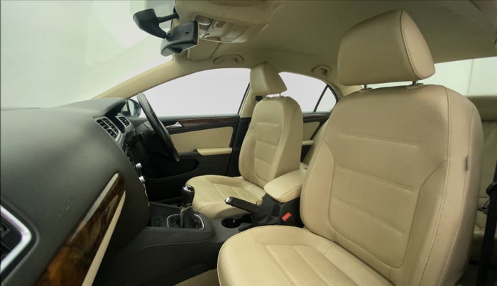 2012 Volkswagen Jetta COMFORTLINE TDI, Diesel, Manual, 1,17,927 km, Right Side Front Door Cabin