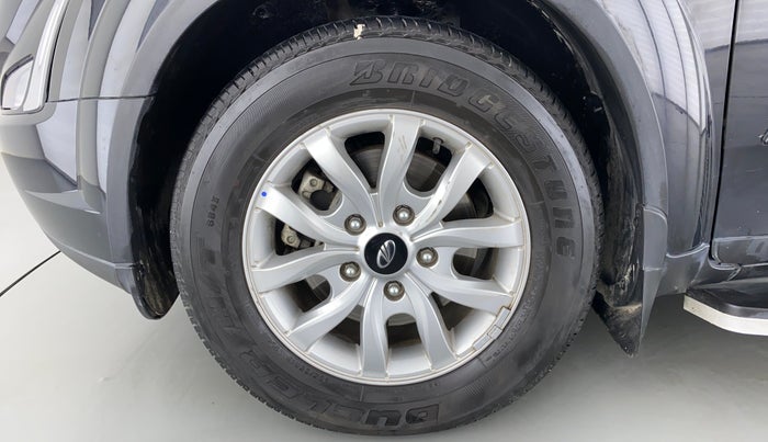 2021 Mahindra XUV500 W9 AT, Diesel, Automatic, 22,138 km, Left Front Wheel