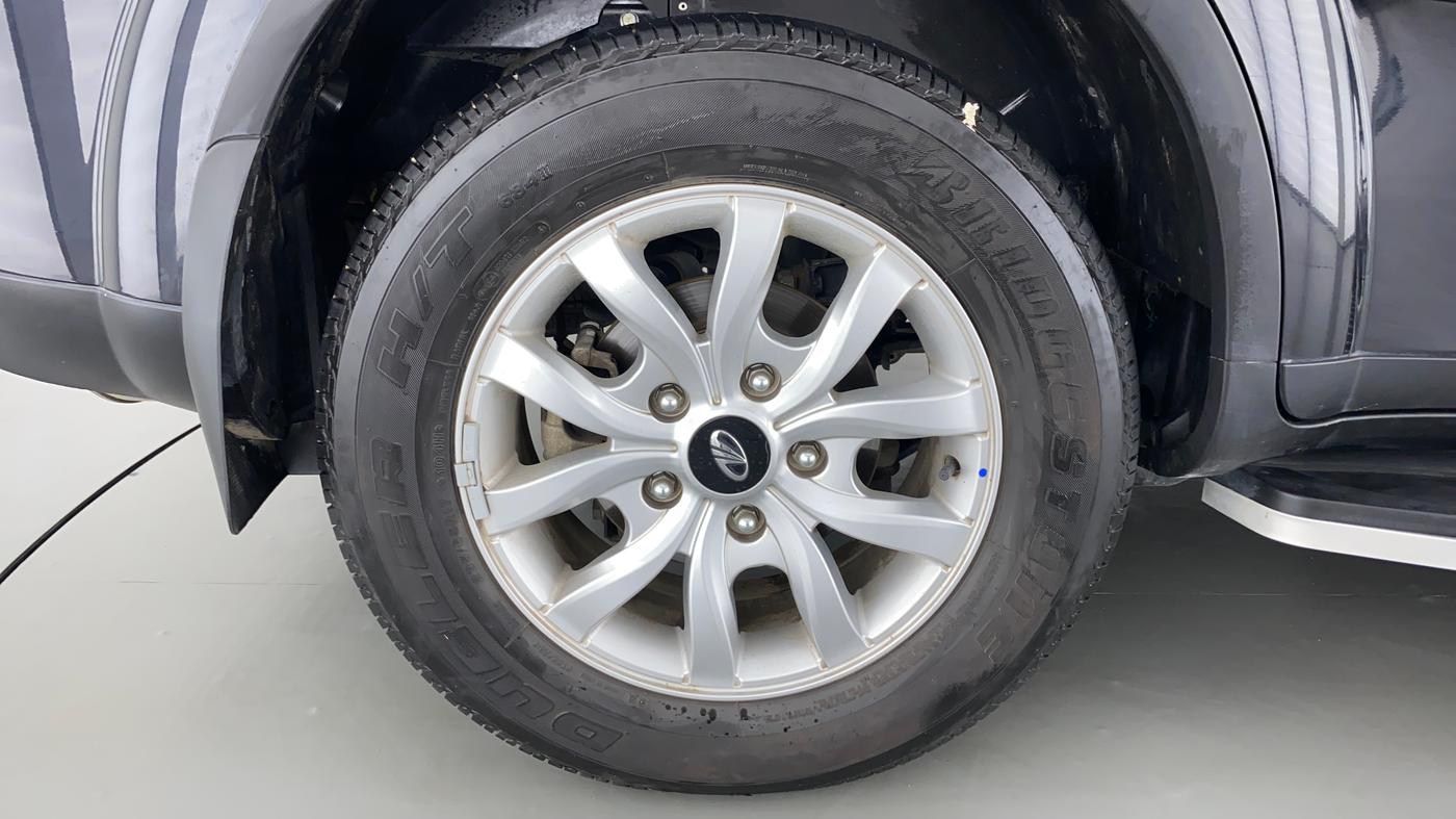 2021 Mahindra XUV500 W9 AT, Diesel, Automatic, 22,138 km, Right Rear Wheel
