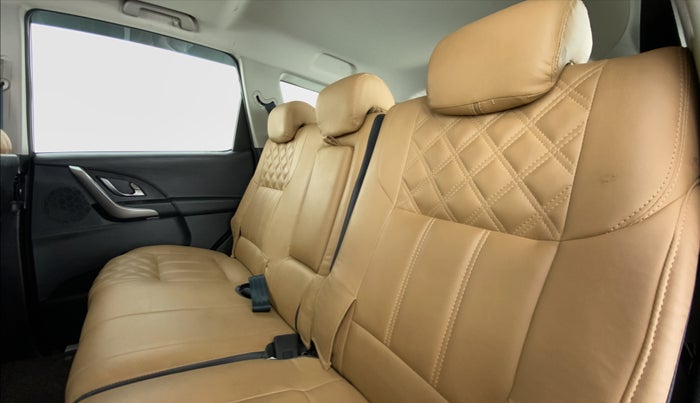 2021 Mahindra XUV500 W9 AT, Diesel, Automatic, 22,138 km, Right Side Rear Door Cabin