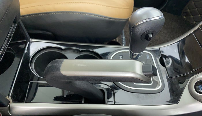 2021 Mahindra XUV500 W9 AT, Diesel, Automatic, 22,138 km, Gear Lever