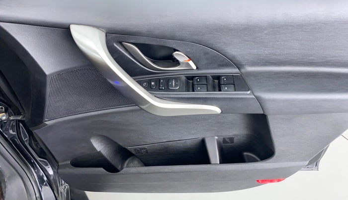 2021 Mahindra XUV500 W9 AT, Diesel, Automatic, 22,138 km, Driver Side Door Panels Control