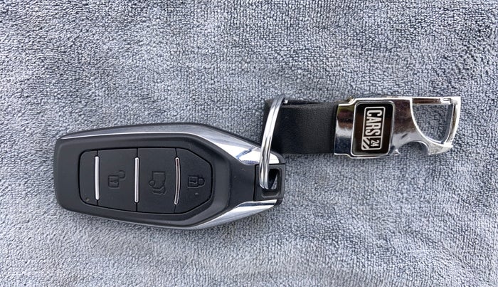 2021 Mahindra XUV500 W9 AT, Diesel, Automatic, 22,138 km, Key Close Up