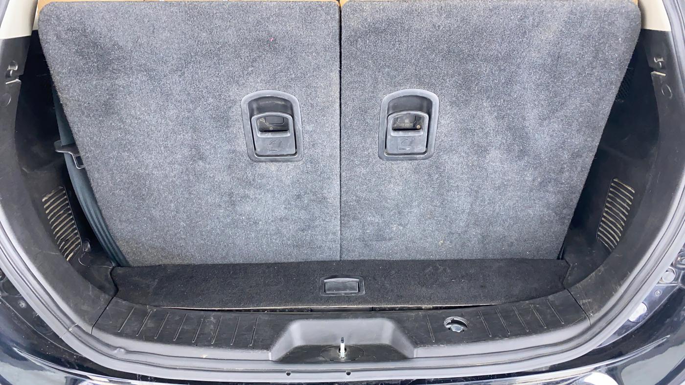2021 Mahindra XUV500 W9 AT, Diesel, Automatic, 22,138 km, Boot Inside
