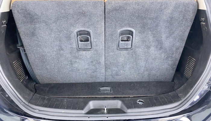2021 Mahindra XUV500 W9 AT, Diesel, Automatic, 22,138 km, Boot Inside