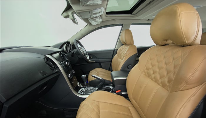 2021 Mahindra XUV500 W9 AT, Diesel, Automatic, 22,138 km, Right Side Front Door Cabin