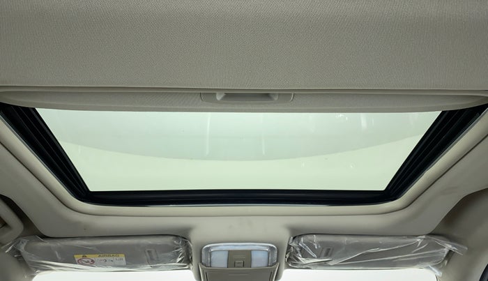 2021 Mahindra XUV500 W9 AT, Diesel, Automatic, 22,138 km, Moonroof/ Sunroof