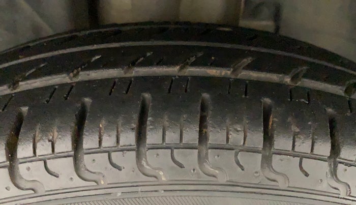 2016 Renault Kwid RXT 0.8 (O), Petrol, Manual, 37,599 km, Right Front Tyre Tread