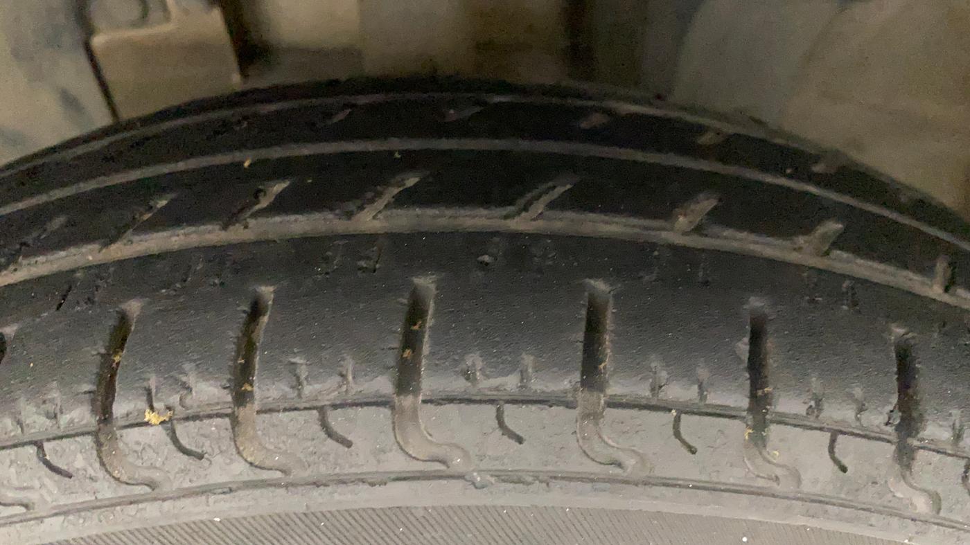 2016 Renault Kwid RXT 0.8 (O), Petrol, Manual, 37,599 km, Left Front Tyre Tread