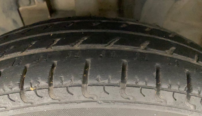 2016 Renault Kwid RXT 0.8 (O), Petrol, Manual, 37,599 km, Left Front Tyre Tread