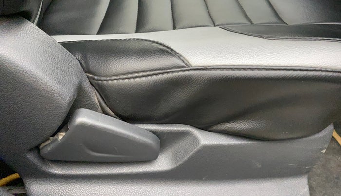 2016 Renault Kwid RXT 0.8 (O), Petrol, Manual, 37,599 km, Driver Side Adjustment Panel