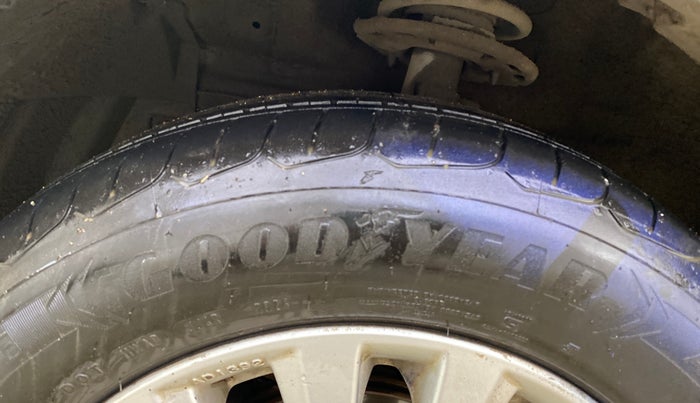 2020 Maruti Ciaz DELTA AT 1.5 SHVS PETROL, Petrol, Automatic, 74,819 km, Left Front Tyre Tread