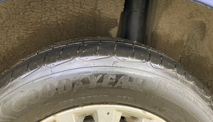 2020 Maruti Ciaz DELTA AT 1.5 SHVS PETROL, Petrol, Automatic, 74,819 km, Left Rear Tyre Tread