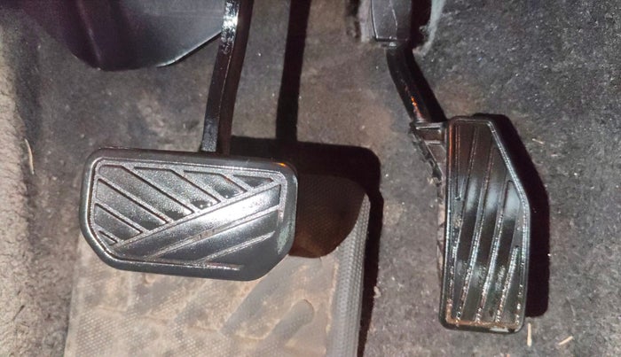 2022 Maruti XL6 ALPHA AT, Petrol, Automatic, 58,301 km, Pedals