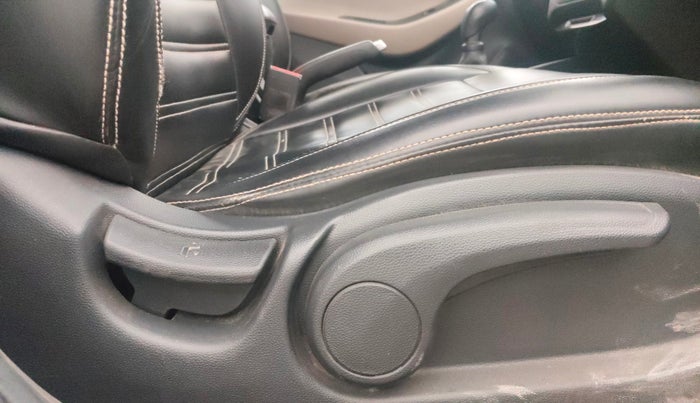 2016 Hyundai Elite i20 SPORTZ 1.2, Petrol, Manual, 71,856 km, Driver Side Adjustment Panel