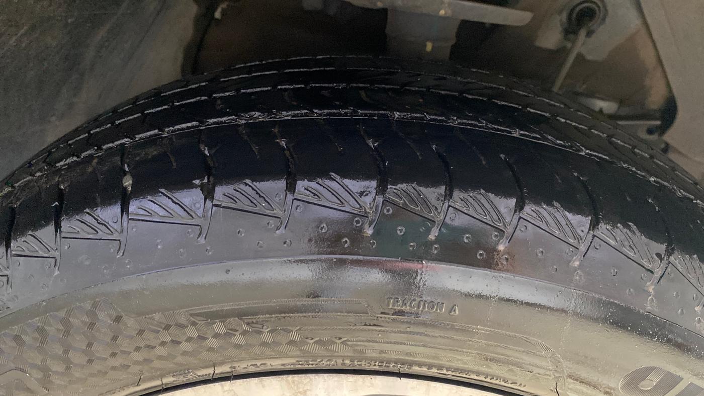 2022 Maruti Grand Vitara ALPHA SMART HYBRID AT DUAL TONE, Petrol, Automatic, 47,818 km, Right Front Tyre Tread