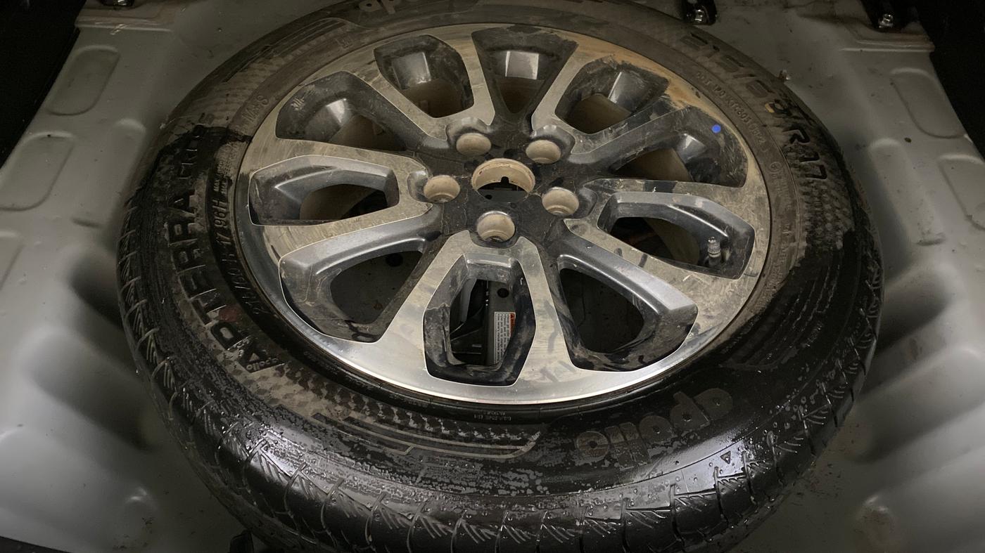 2022 Maruti Grand Vitara ALPHA SMART HYBRID AT DUAL TONE, Petrol, Automatic, 47,818 km, Spare Tyre