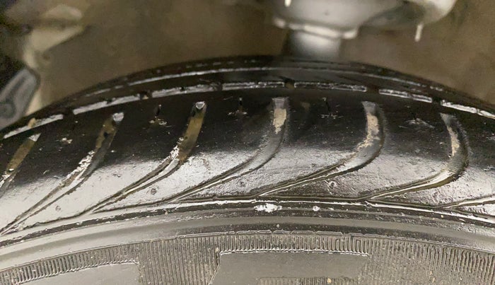 2012 Hyundai i20 MAGNA 1.2, Petrol, Manual, 56,514 km, Left Front Tyre Tread