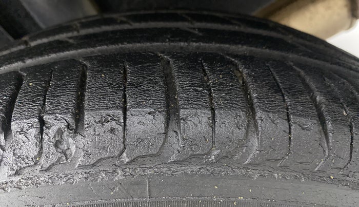 2019 Renault TRIBER RXZ, Petrol, Manual, 34,280 km, Left Rear Tyre Tread