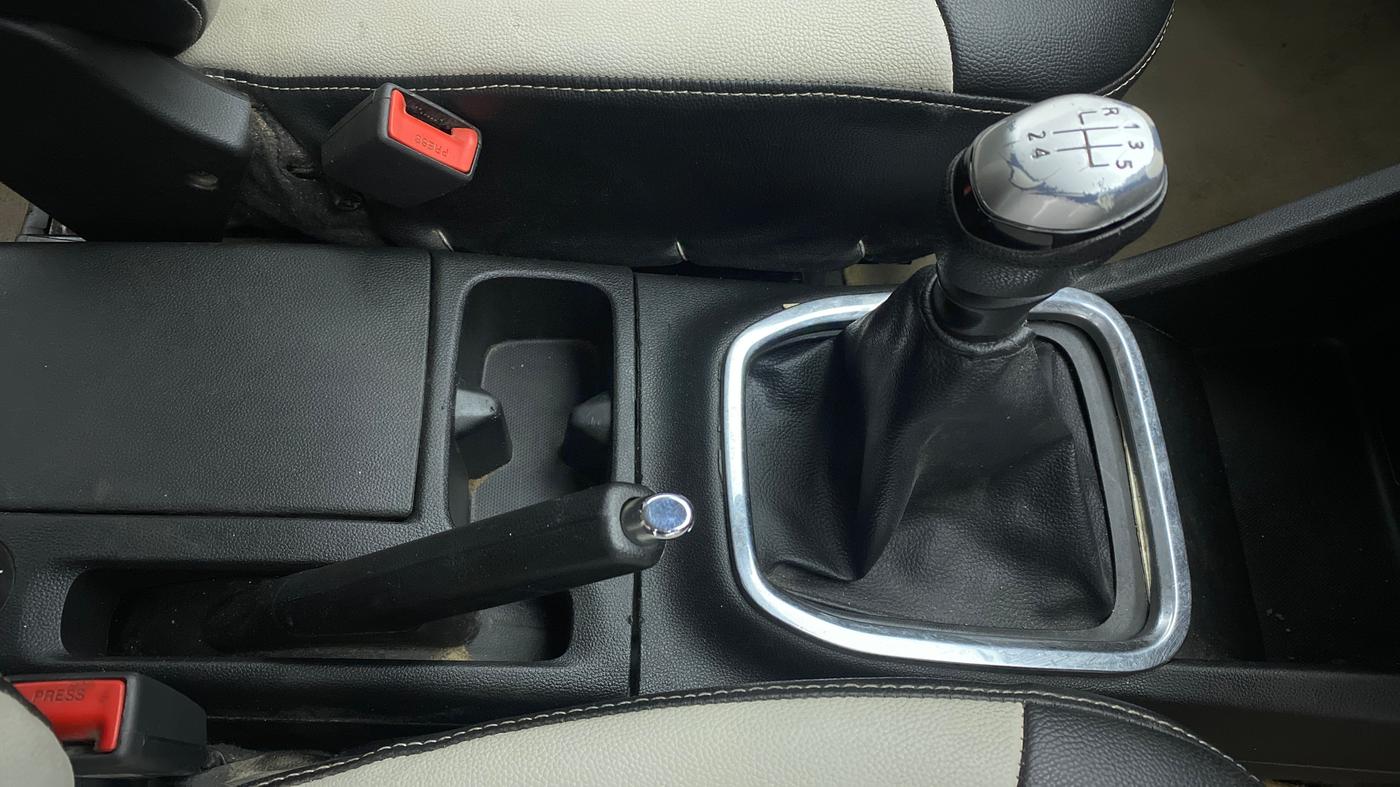 2019 Renault TRIBER RXZ, Petrol, Manual, 34,280 km, Gear Lever
