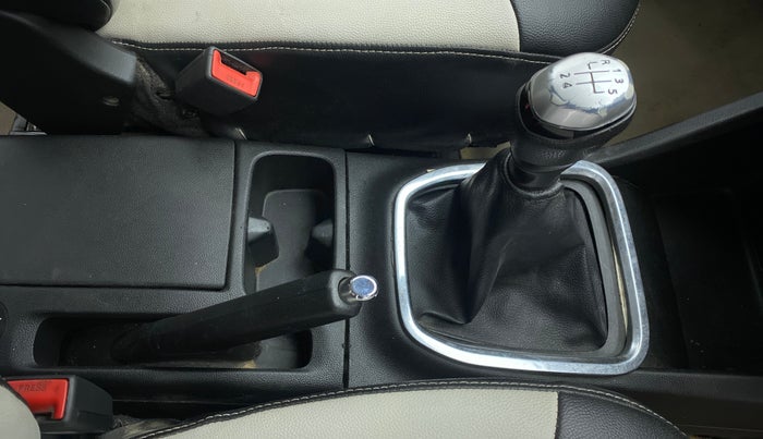 2019 Renault TRIBER RXZ, Petrol, Manual, 34,280 km, Gear Lever