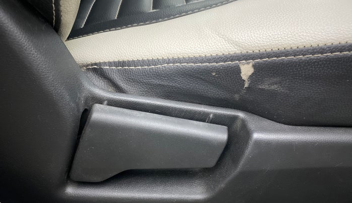 2019 Renault TRIBER RXZ, Petrol, Manual, 34,280 km, Driver Side Adjustment Panel