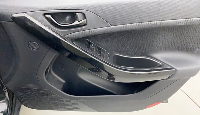 2022 Tata NEXON XZA PLUS (HS) PETROL DARK EDITION, Petrol, Automatic, 10,353 km, Driver Side Door Panels Control