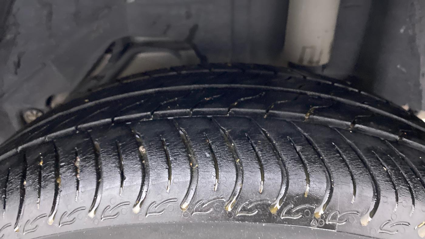2019 Ford New Figo TITANIUM 1.2 PETROL MT, Petrol, Manual, 19,686 km, Left Rear Tyre Tread