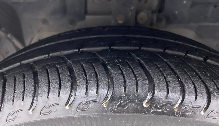 2019 Ford New Figo TITANIUM 1.2 PETROL MT, Petrol, Manual, 19,686 km, Left Front Tyre Tread