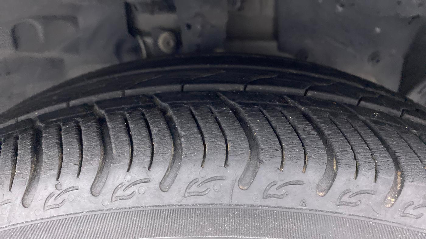 2019 Ford New Figo TITANIUM 1.2 PETROL MT, Petrol, Manual, 19,686 km, Right Front Tyre Tread