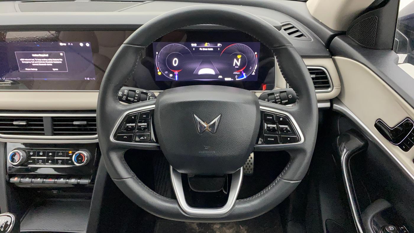 2022 Mahindra XUV700 AX 7 P MT 7 STR, Petrol, Manual, 18,849 km, Steering Wheel Close Up