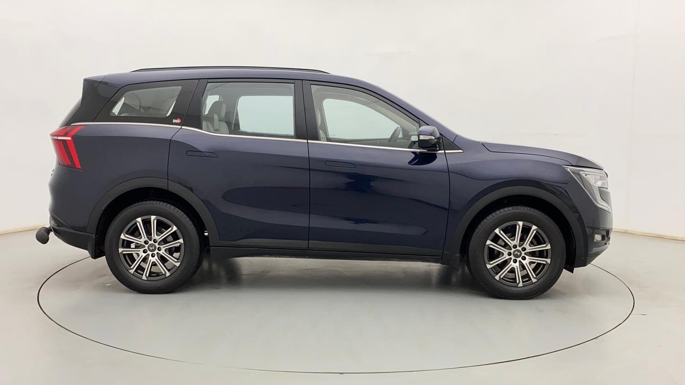 2022 Mahindra XUV700 AX 7 P MT 7 STR, Petrol, Manual, 18,849 km, Right Side View