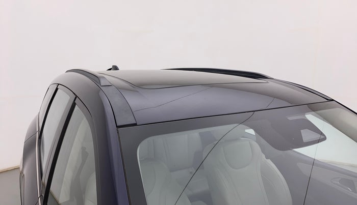 2022 Mahindra XUV700 AX 7 P MT 7 STR, Petrol, Manual, 18,849 km, Roof