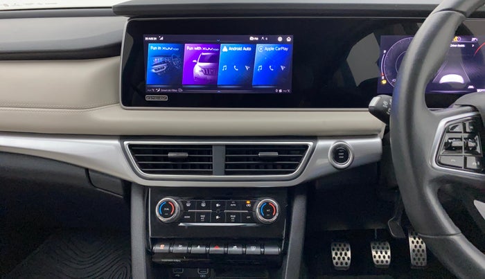 2022 Mahindra XUV700 AX 7 P MT 7 STR, Petrol, Manual, 18,849 km, Air Conditioner