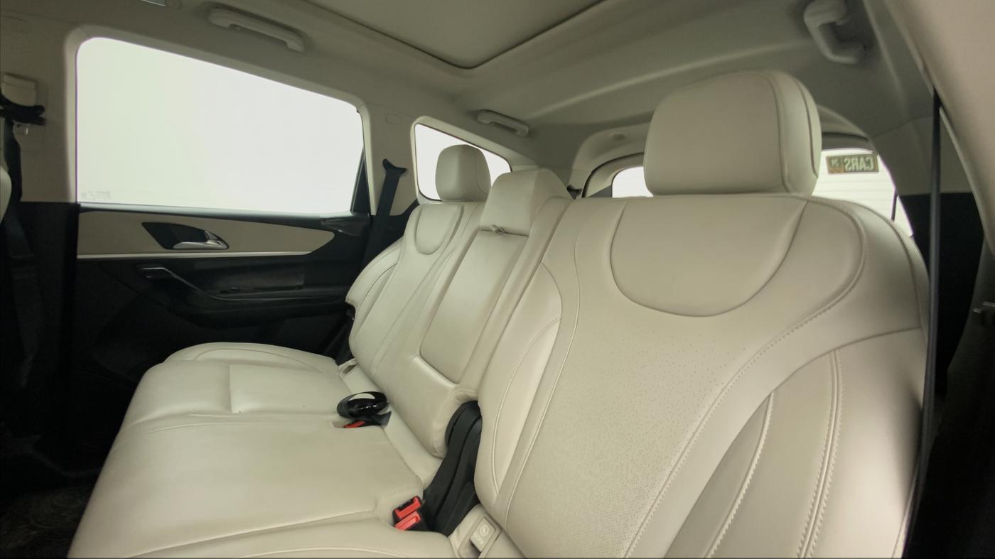 2022 Mahindra XUV700 AX 7 P MT 7 STR, Petrol, Manual, 18,849 km, Right Side Rear Door Cabin