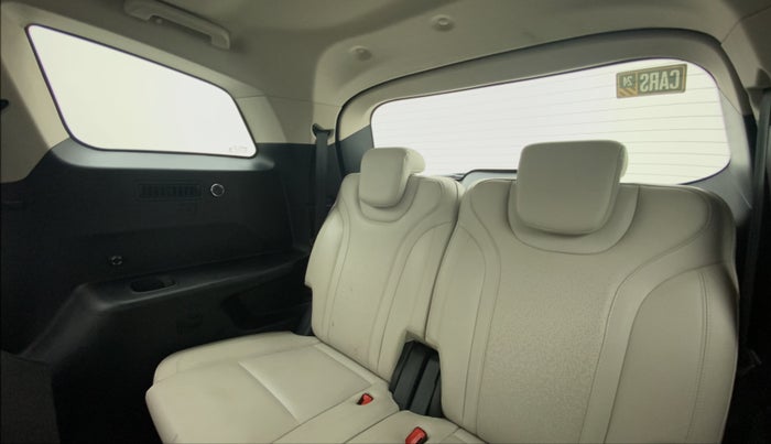 2022 Mahindra XUV700 AX 7 P MT 7 STR, Petrol, Manual, 18,849 km, Third Seat Row ( optional )