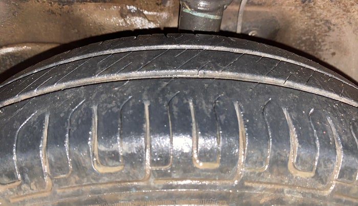 2014 Maruti Wagon R 1.0 LXI, Petrol, Manual, 68,771 km, Left Front Tyre Tread