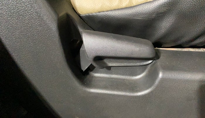 2014 Maruti Wagon R 1.0 LXI, Petrol, Manual, 68,771 km, Driver Side Adjustment Panel