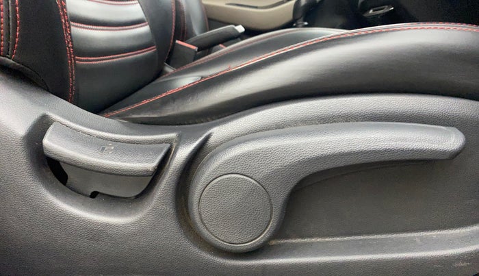 2018 Hyundai Elite i20 ASTA 1.2, Petrol, Manual, 1,20,633 km, Driver Side Adjustment Panel