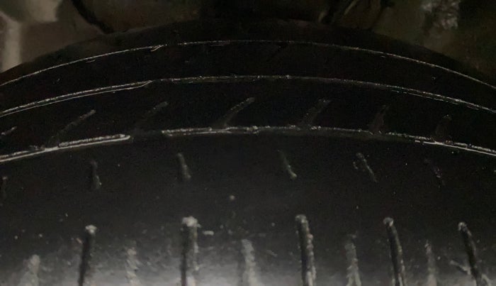 2018 Hyundai Elite i20 ASTA 1.2, Petrol, Manual, 1,20,633 km, Left Front Tyre Tread