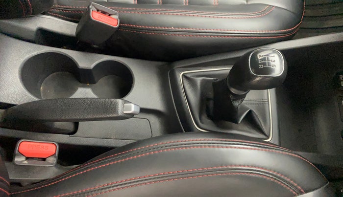 2018 Hyundai Elite i20 ASTA 1.2, Petrol, Manual, 1,20,633 km, Gear Lever