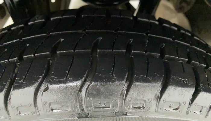 2010 Maruti Zen Estilo LXI, Petrol, Manual, 31,085 km, Right Rear Tyre Tread